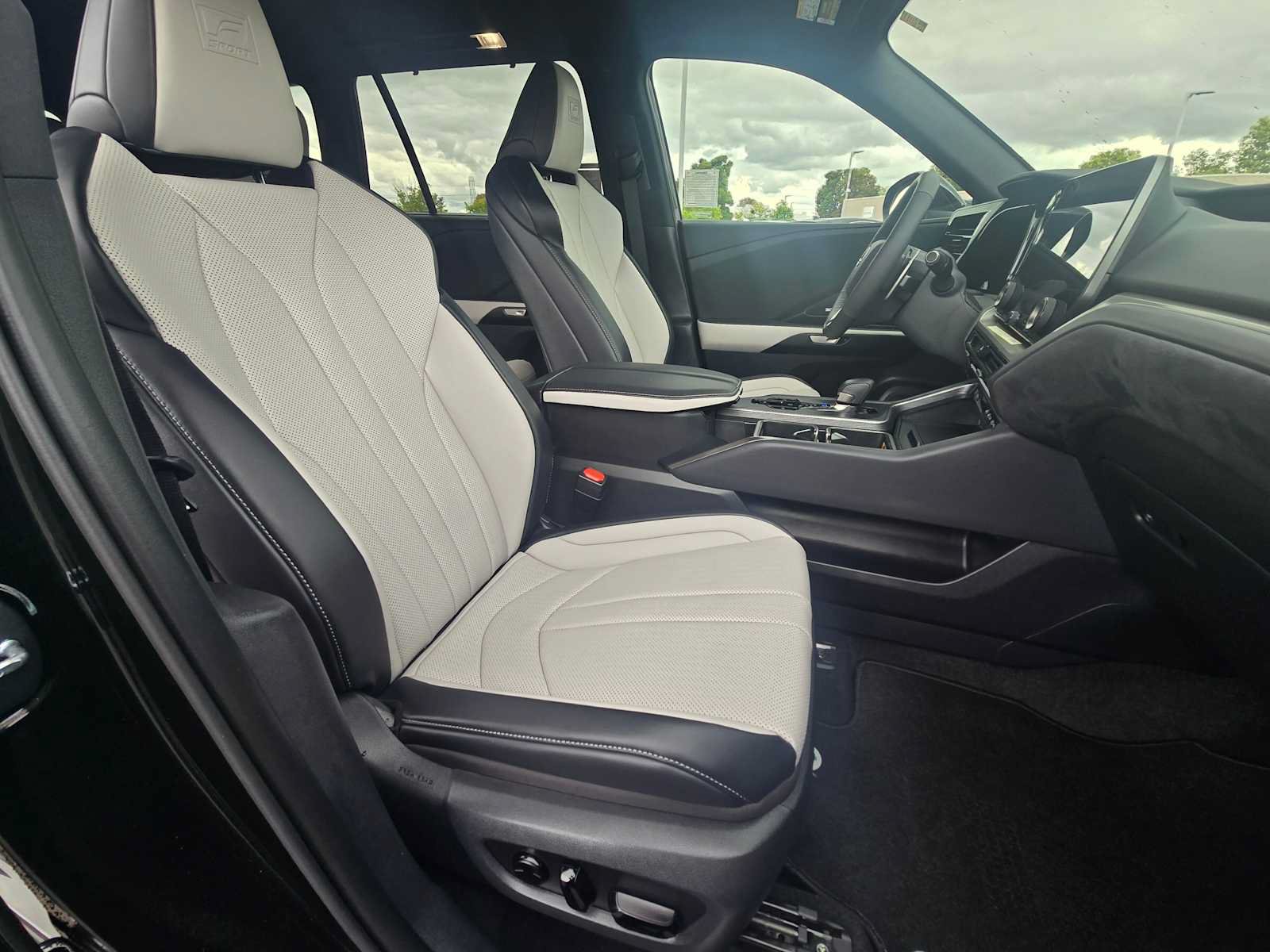 New 2026 Lexus TX 500h AWD image 10