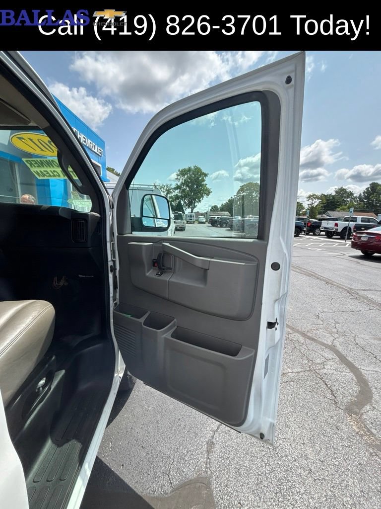 Certified 2017 GMC Savana 2500 Extended RWD image 15