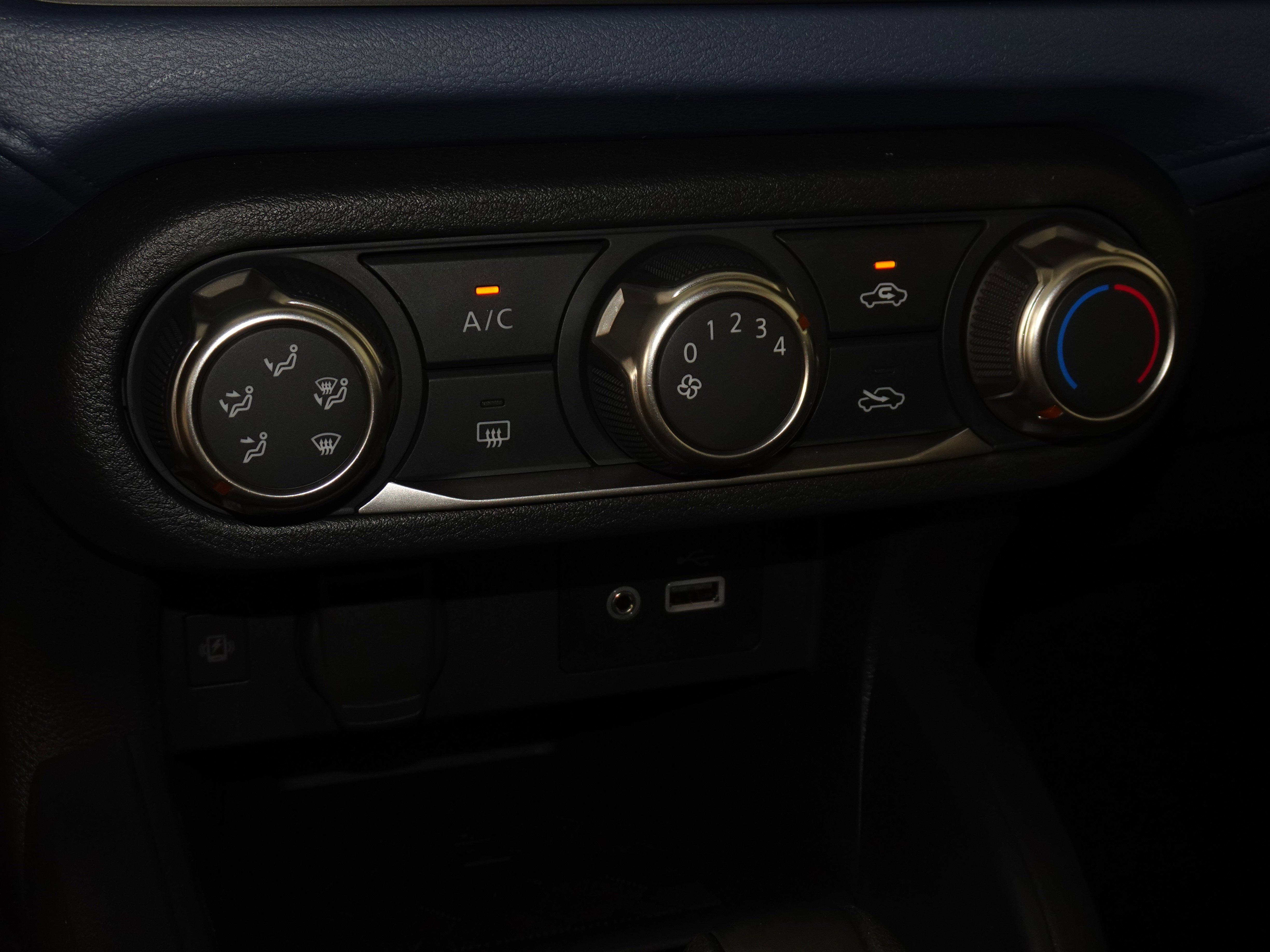 New 2025 Nissan Versa SV w/ Trunk Package image 25