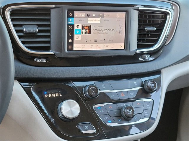 Used 2023 Chrysler Voyager LX image 22