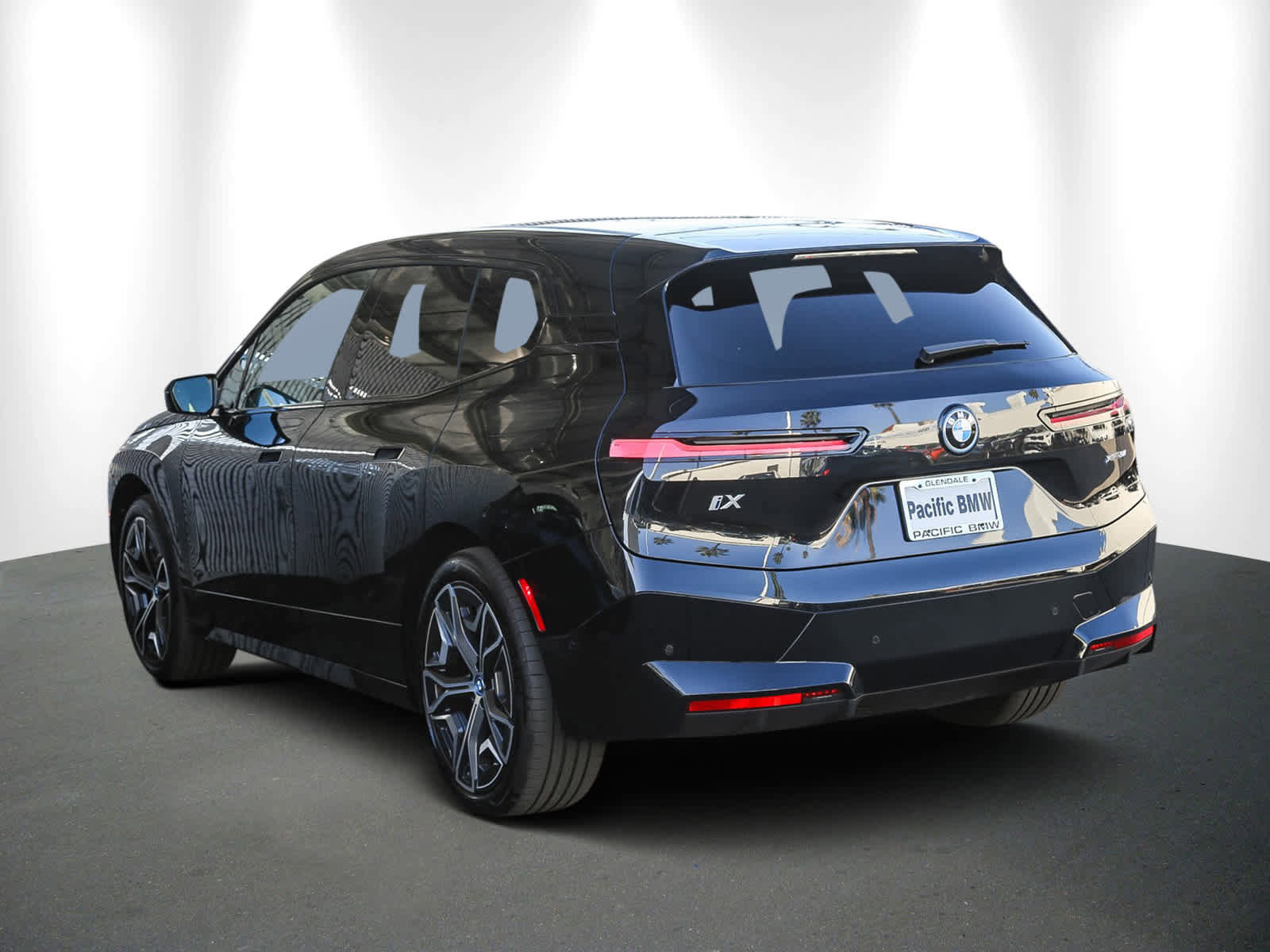 Used 2025 BMW iX xDrive50 image 4