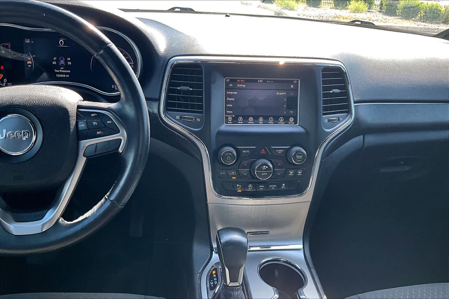 Used 2018 Jeep Grand Cherokee Laredo RWD image 25