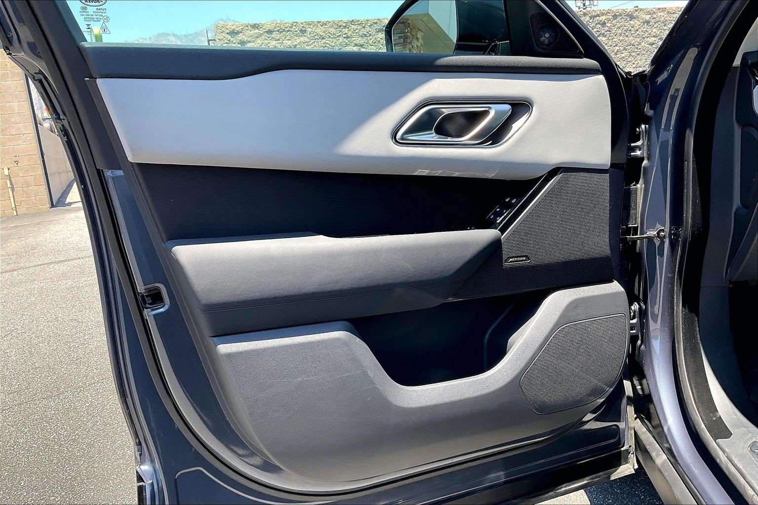 Certified 2025 Land Rover Range Rover Velar Dynamic SE AWD/4WD image 20