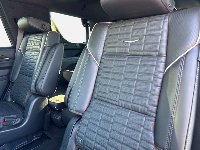 Certified 2022 Cadillac Escalade Sport Platinum w/ Heavy-Duty Trailer Package AWD/4WD image 12