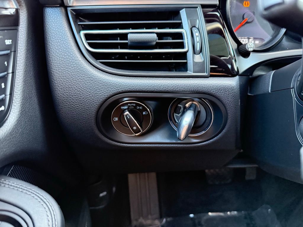 Used 2021 Porsche Macan S image 17