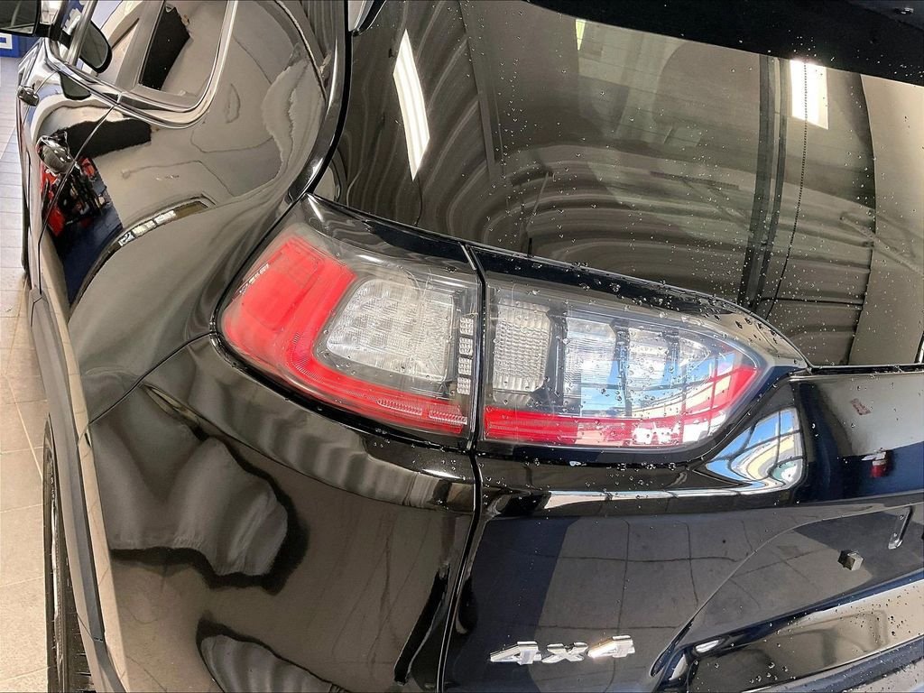 Used 2019 Jeep Cherokee Latitude Plus w/ Comfort/Convenience Group AWD/4WD image 32