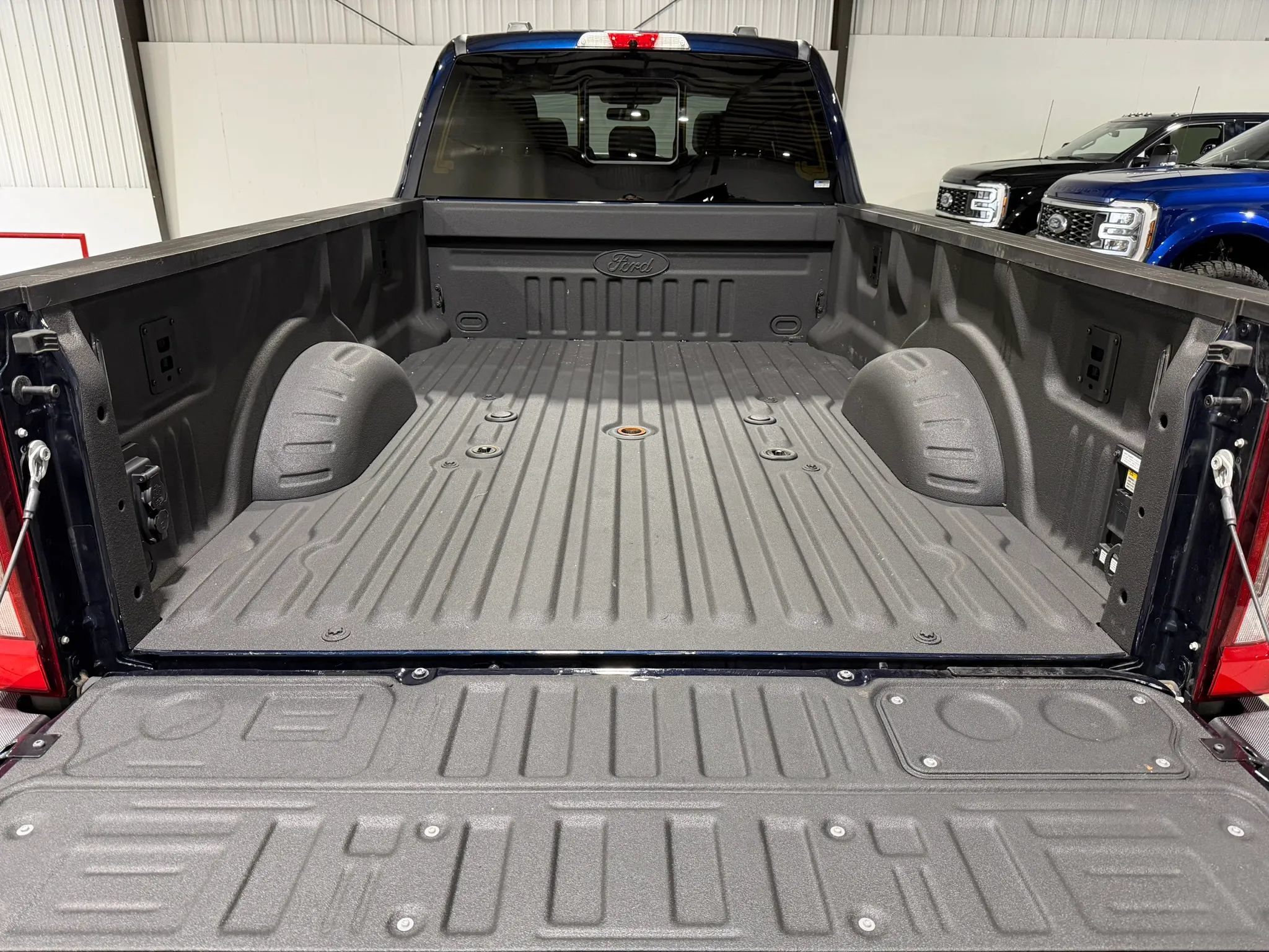 Used 2025 Ford F450 Platinum w/ Platinum Plus Package AWD/4WD image 12