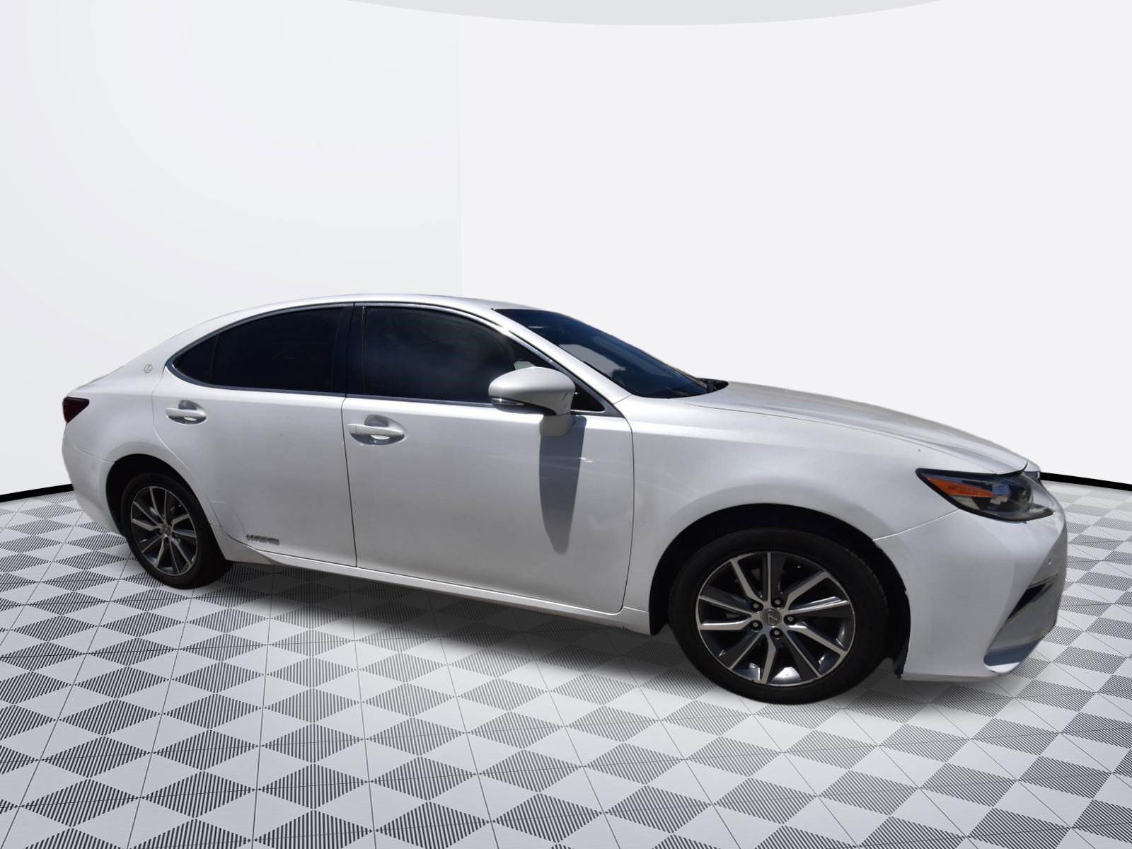 Used 2016 Lexus ES 300h w/ Navigation System Package FWD image 6