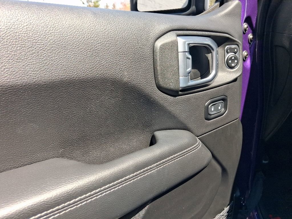 Used 2023 Jeep Wrangler Unlimited Sahara w/ Cold Weather Group AWD/4WD image 26