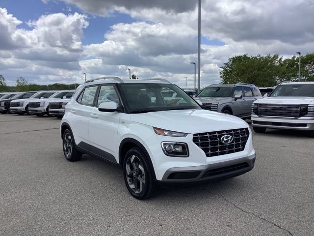 Certified 2026 Hyundai Venue SEL FWD image 4