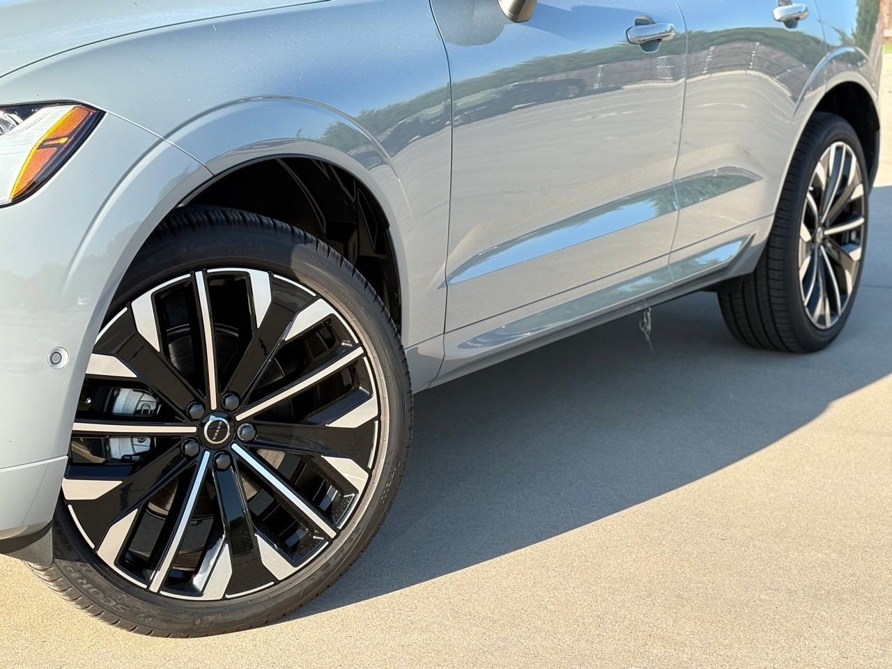 New 2026 Volvo XC60 B5 Ultra w/ Protection Package Premier AWD/4WD image 9