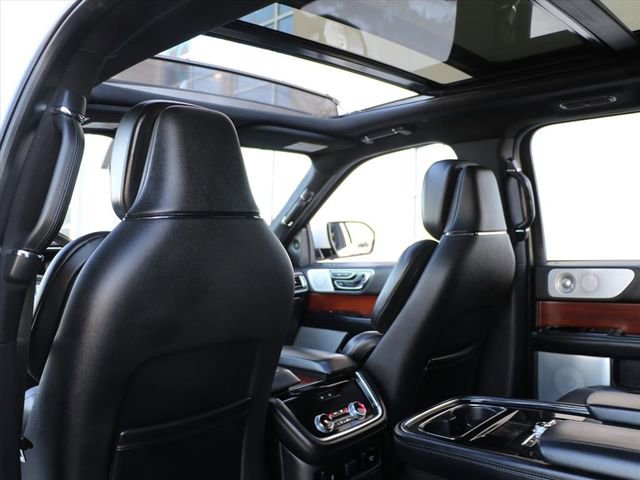 Used 2020 Lincoln Navigator Reserve w/ Equipment Group 208A Reserve image 15
