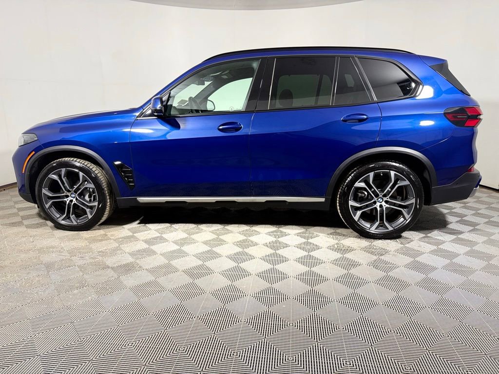 Used 2025 BMW X5 xDrive40i AWD/4WD image 3