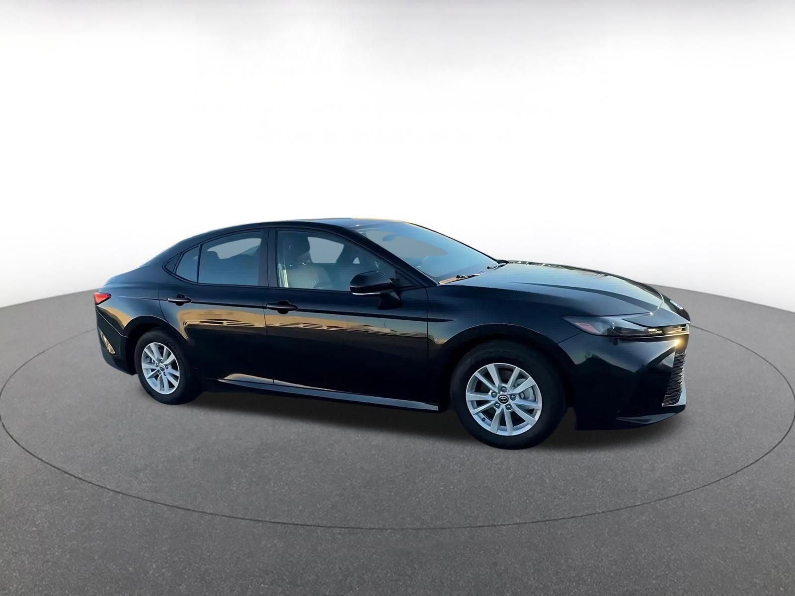 Used 2025 Toyota Camry LE image 2