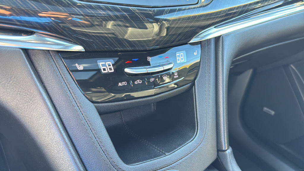 Used 2021 Cadillac XT6 Premium Luxury AWD/4WD image 37