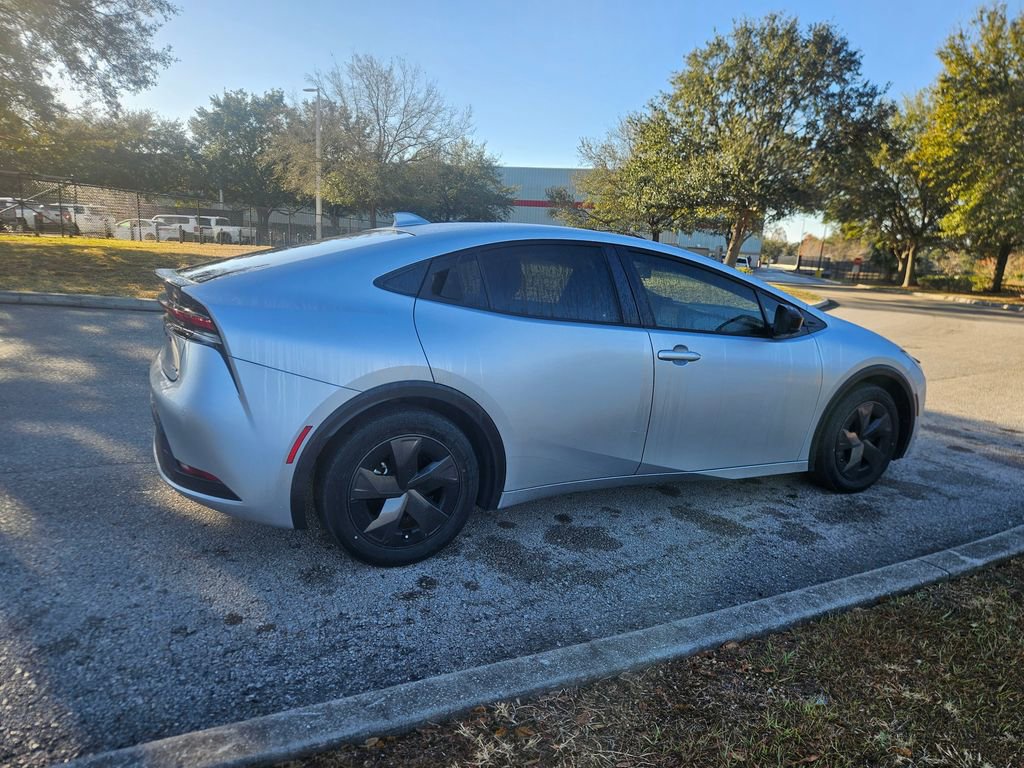 Used 2023 Toyota Prius LE image 5