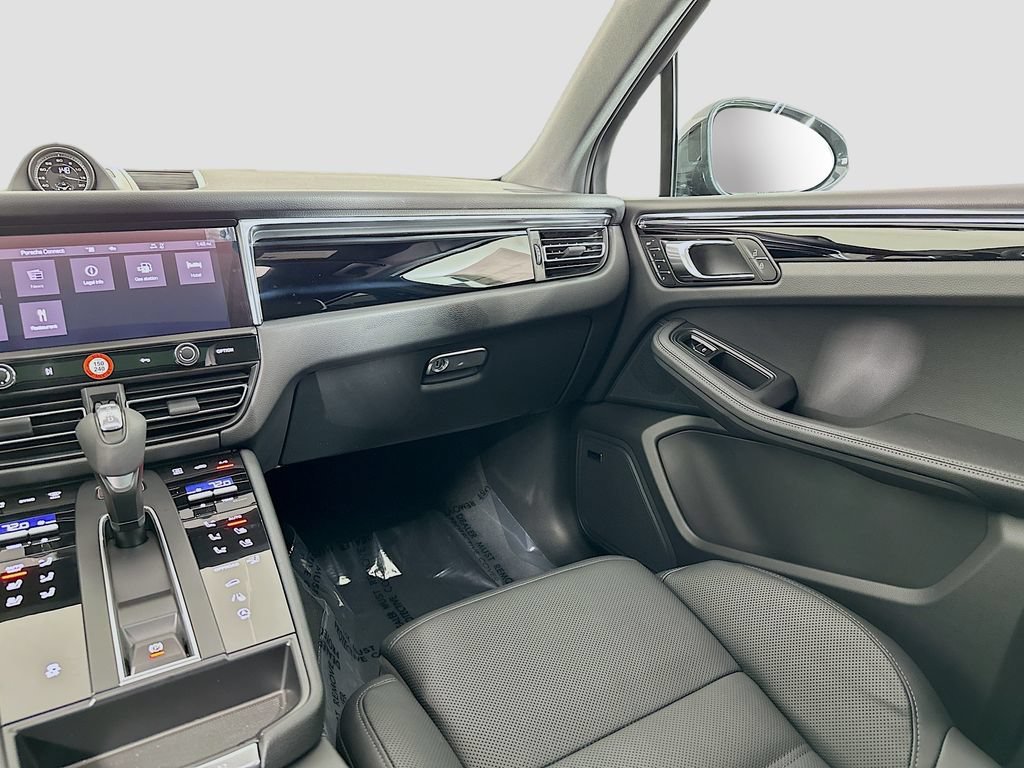 Certified 2026 Porsche Macan AWD/4WD image 26