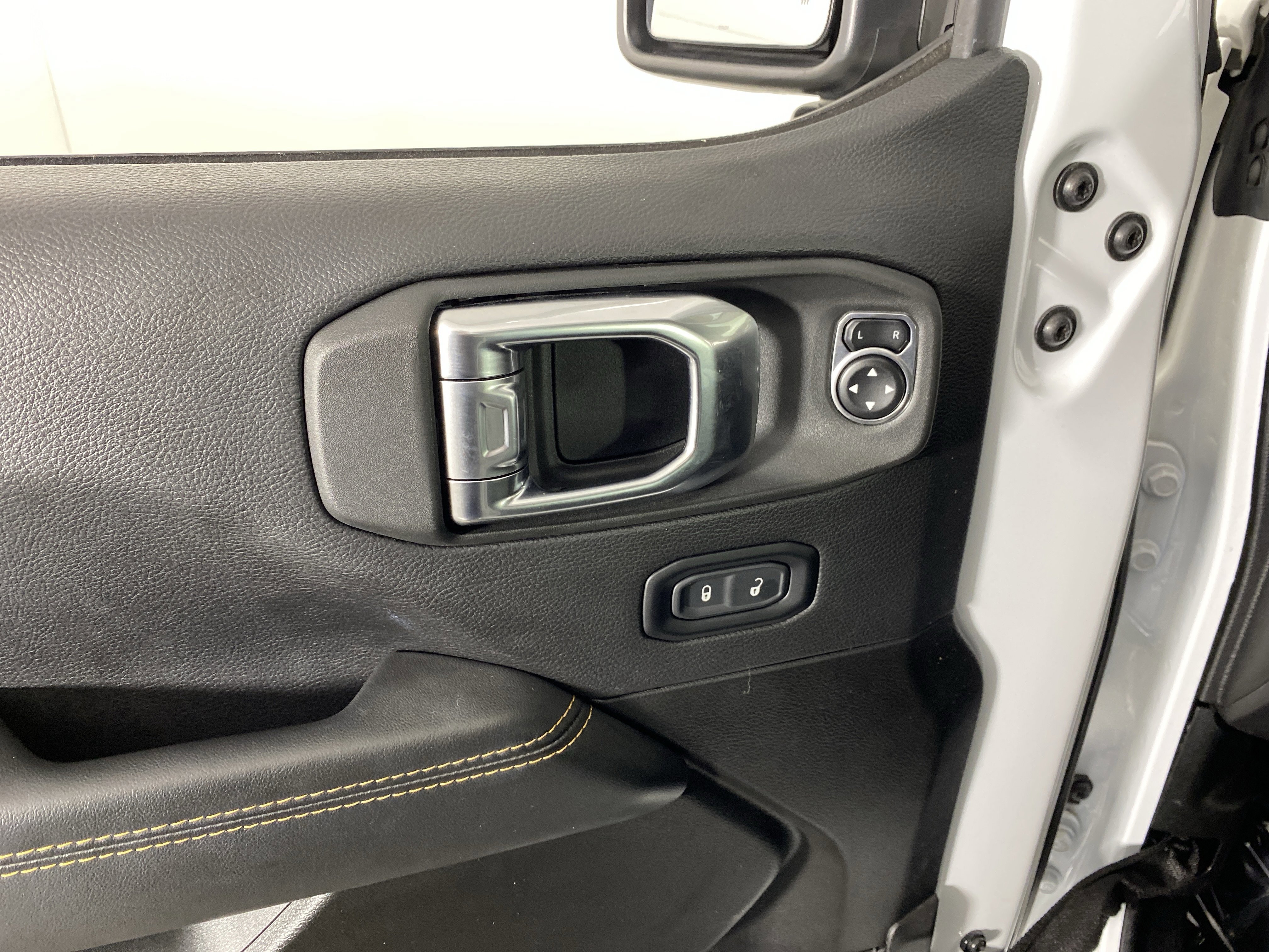 Used 2025 Jeep Wrangler Sahara AWD/4WD image 16