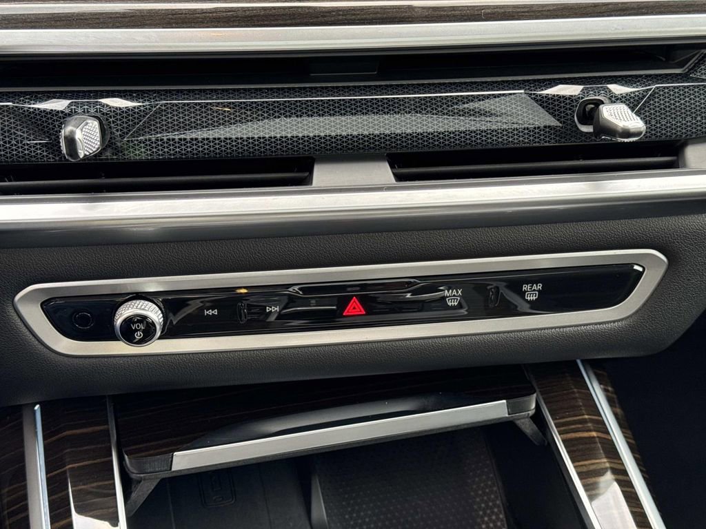 Used 2023 BMW X7 xDrive40i w/ Premium Package image 26