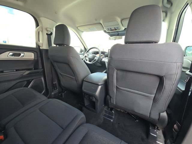 Used 2025 Ford Explorer Active RWD image 17