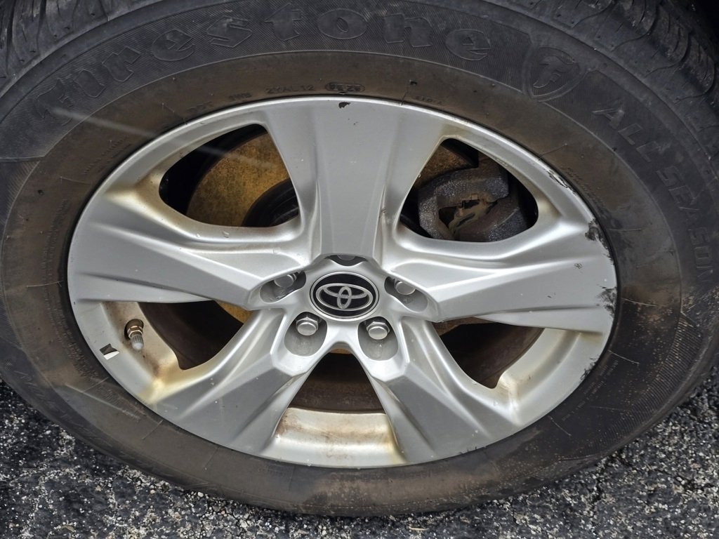 Used 2021 Toyota RAV4 LE image 25