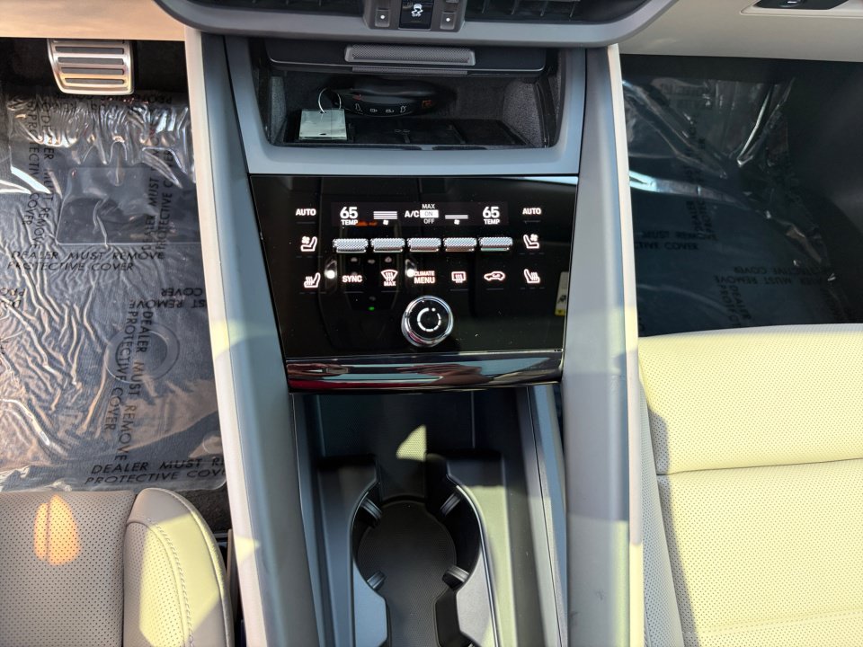 New 2026 Porsche Macan 4S Electric AWD/4WD image 21