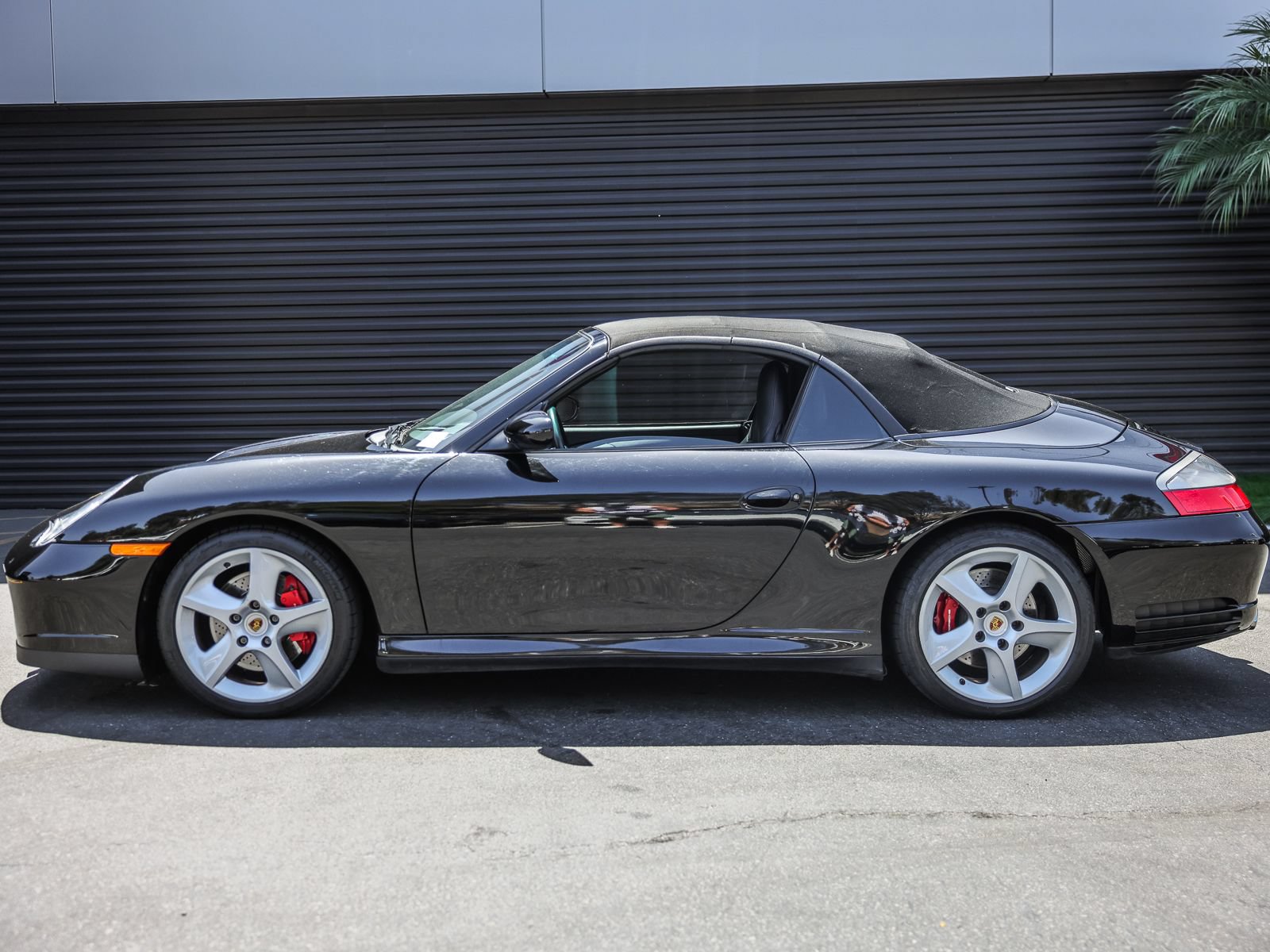 Used 2004 Porsche 911 Carrera 4S AWD/4WD image 2