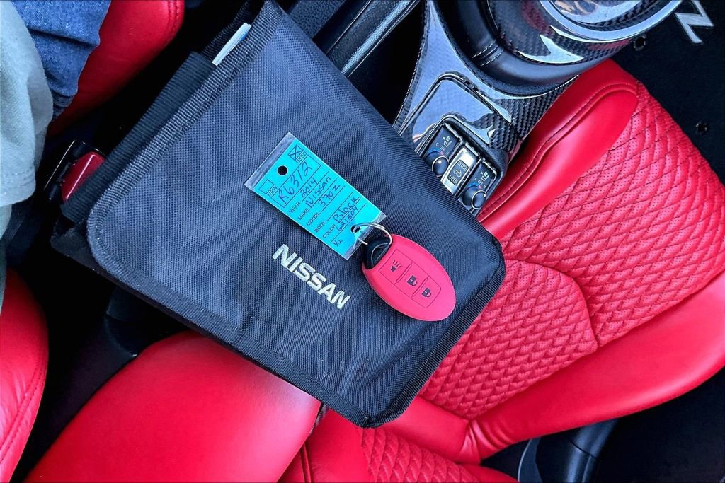 Used 2014 Nissan 370Z Touring image 11
