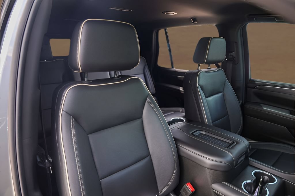 Used 2023 GMC Yukon SLT w/ SLT Luxury Package RWD image 31