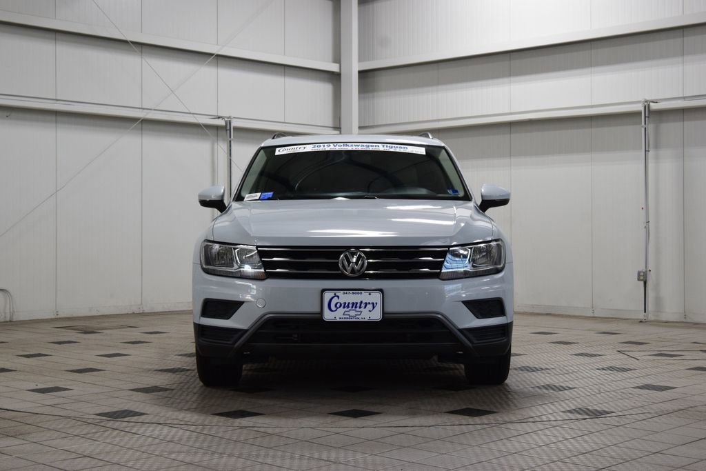 Used 2019 Volkswagen Tiguan SE w/ Panoramic Sunroof Package AWD/4WD image 2