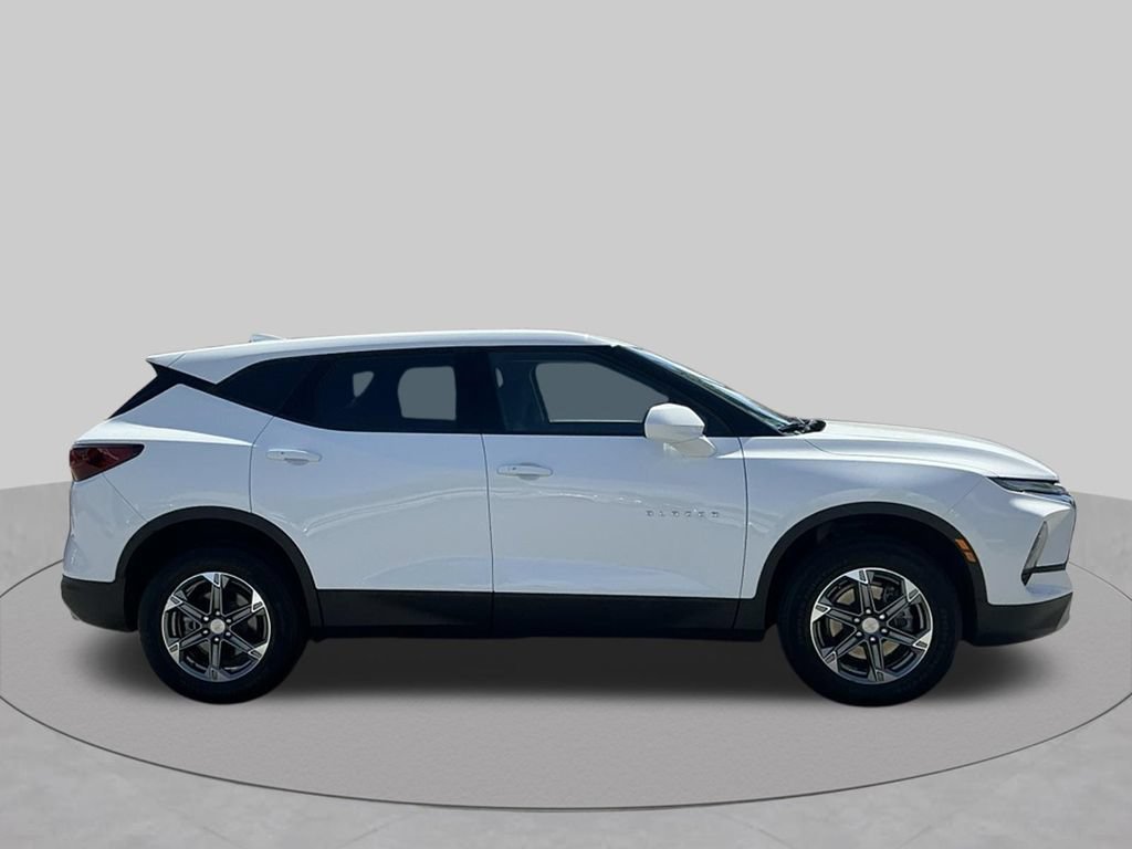 Used 2024 Chevrolet Blazer LT FWD image 9