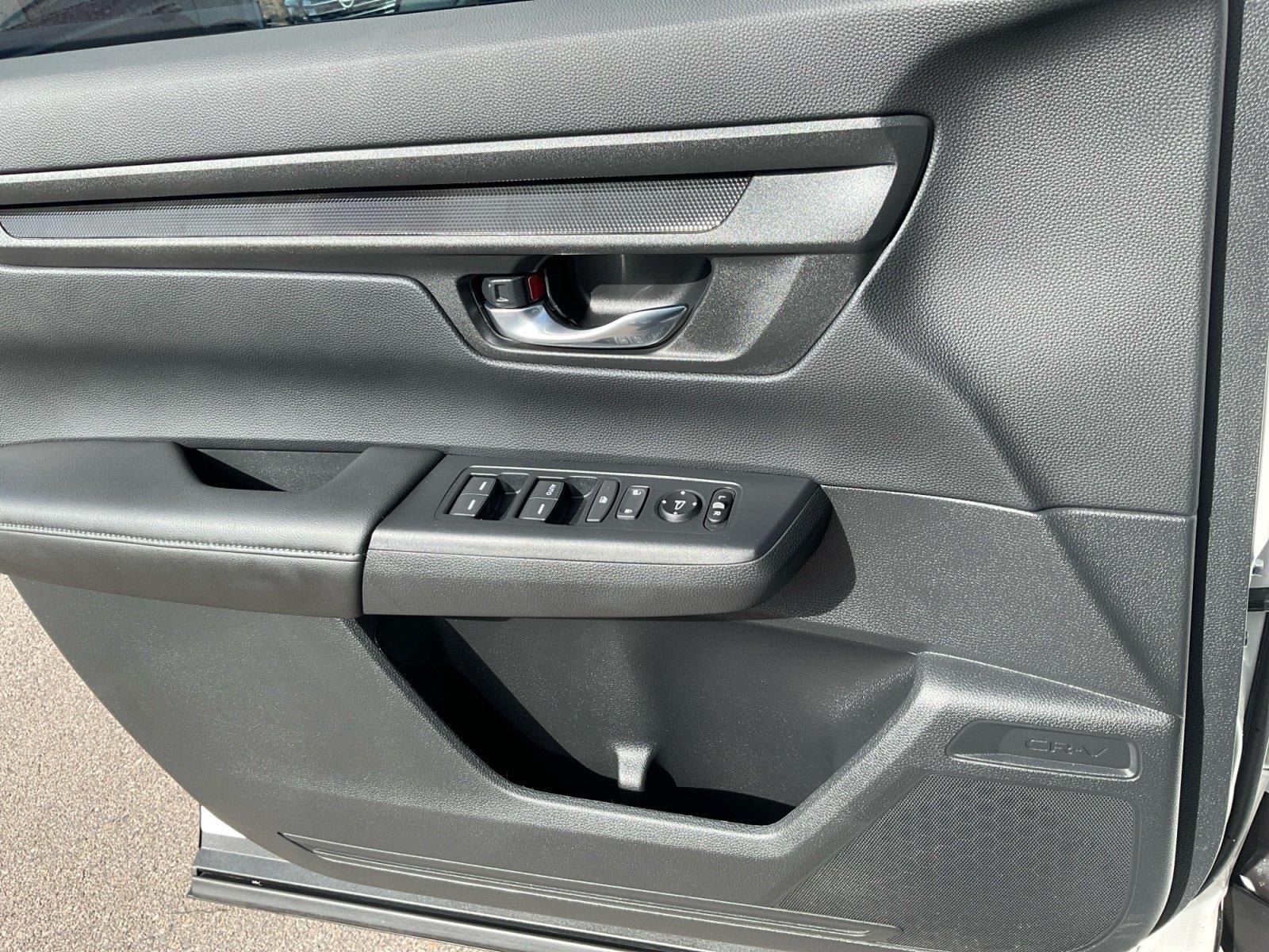 Used 2025 Honda CR-V LX image 18