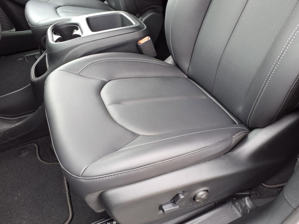New 2026 Chrysler Pacifica Select image 15
