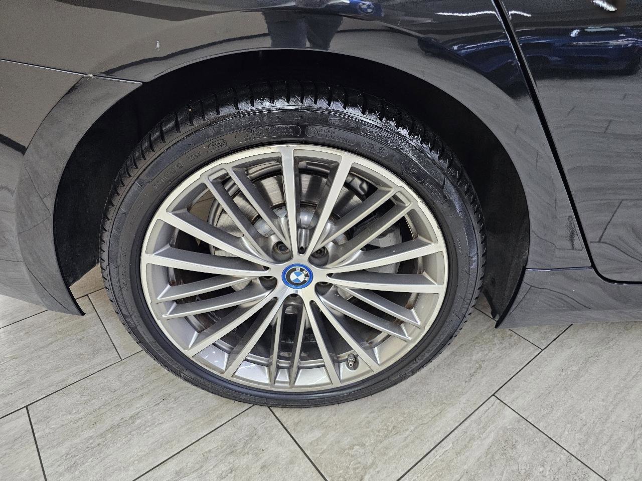 Used 2019 BMW 530e w/ Premium Package image 41