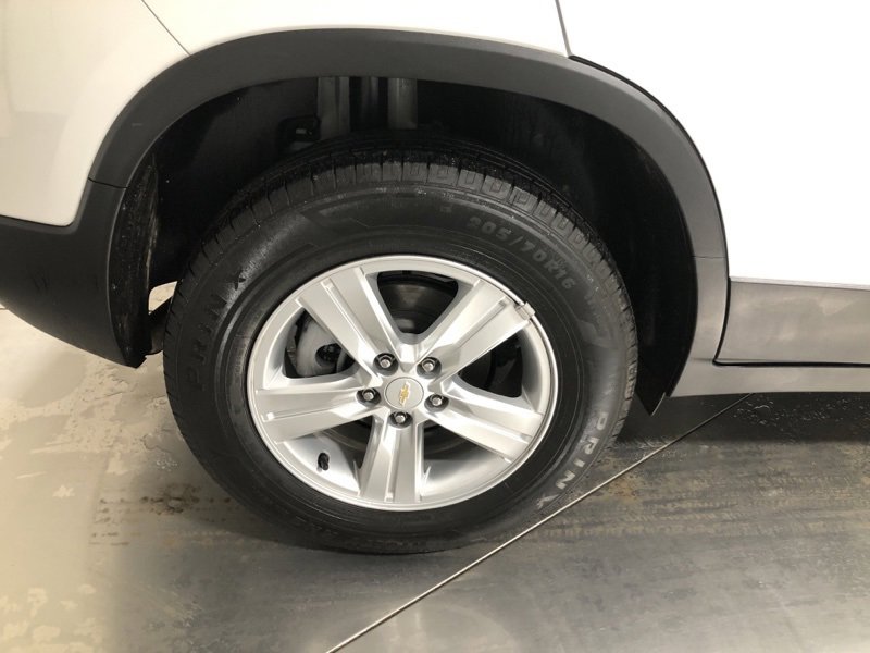 Used 2022 Chevrolet Trax LT w/ LT Convenience Package image 9