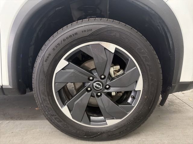 Used 2024 Nissan Rogue SV image 11