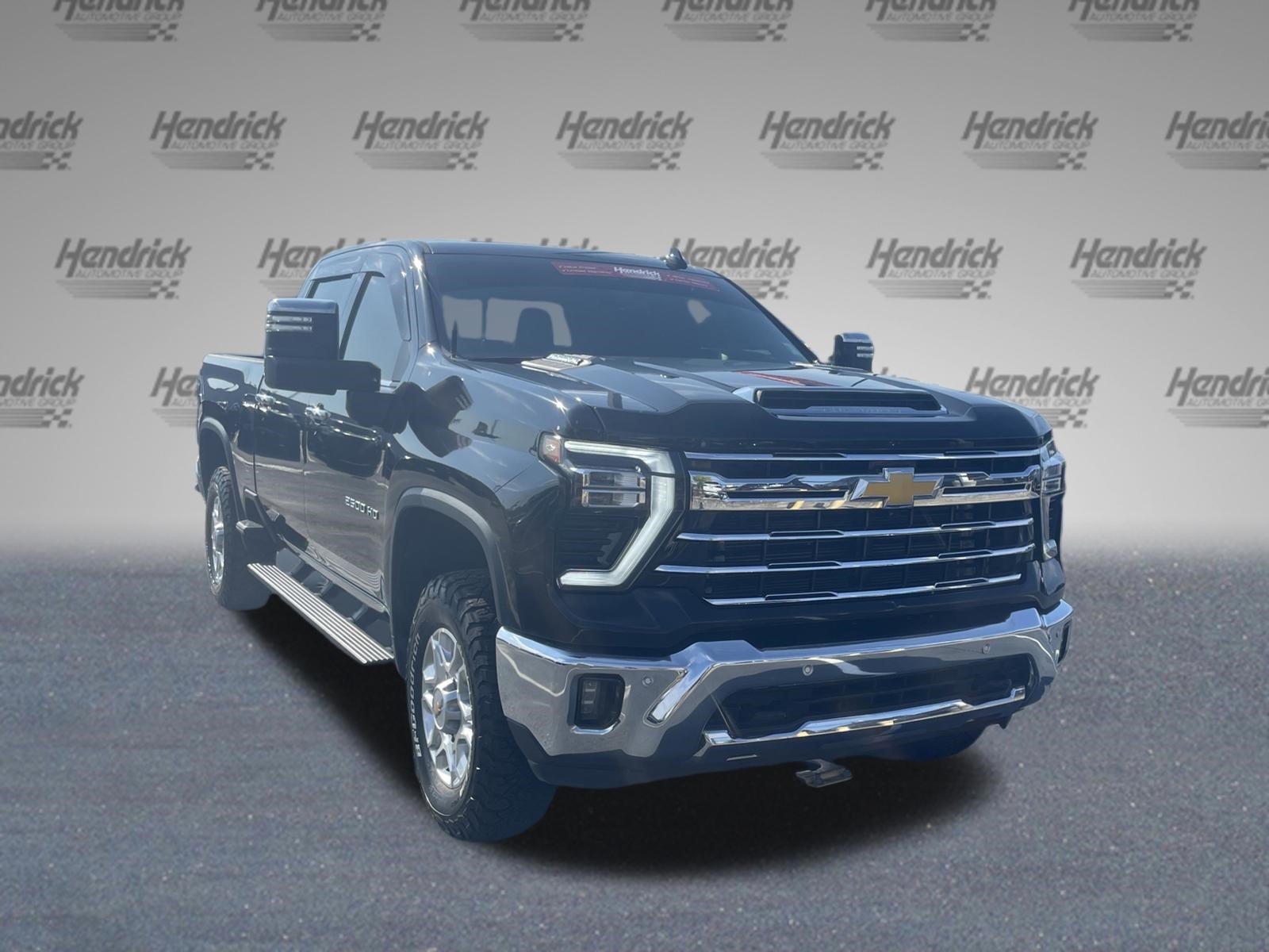 Used 2024 Chevrolet Silverado 2500 LTZ w/ LTZ Convenience Package AWD/4WD image 3