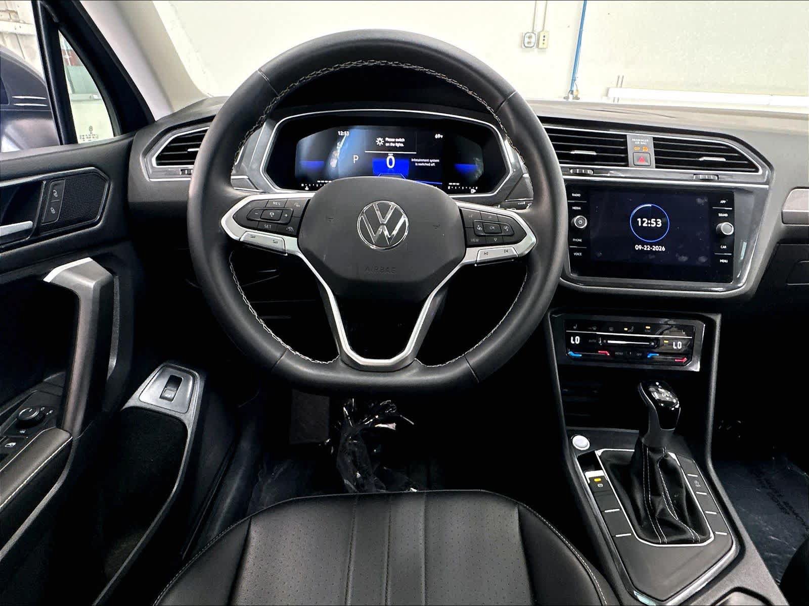 Used 2023 Volkswagen Tiguan SE FWD image 11