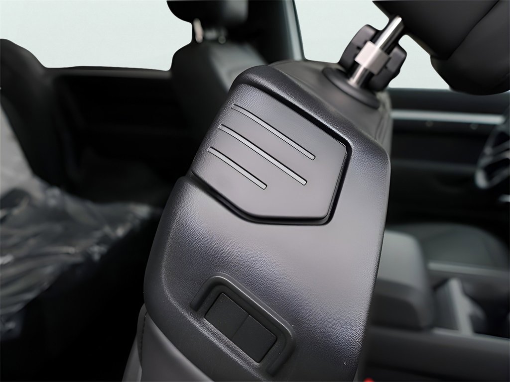 New 2025 Land Rover Defender 90 X-Dynamic SE image 14