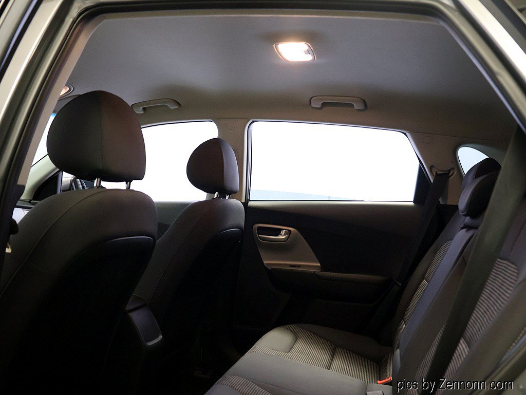 Used 2017 Kia Niro LX FWD image 13