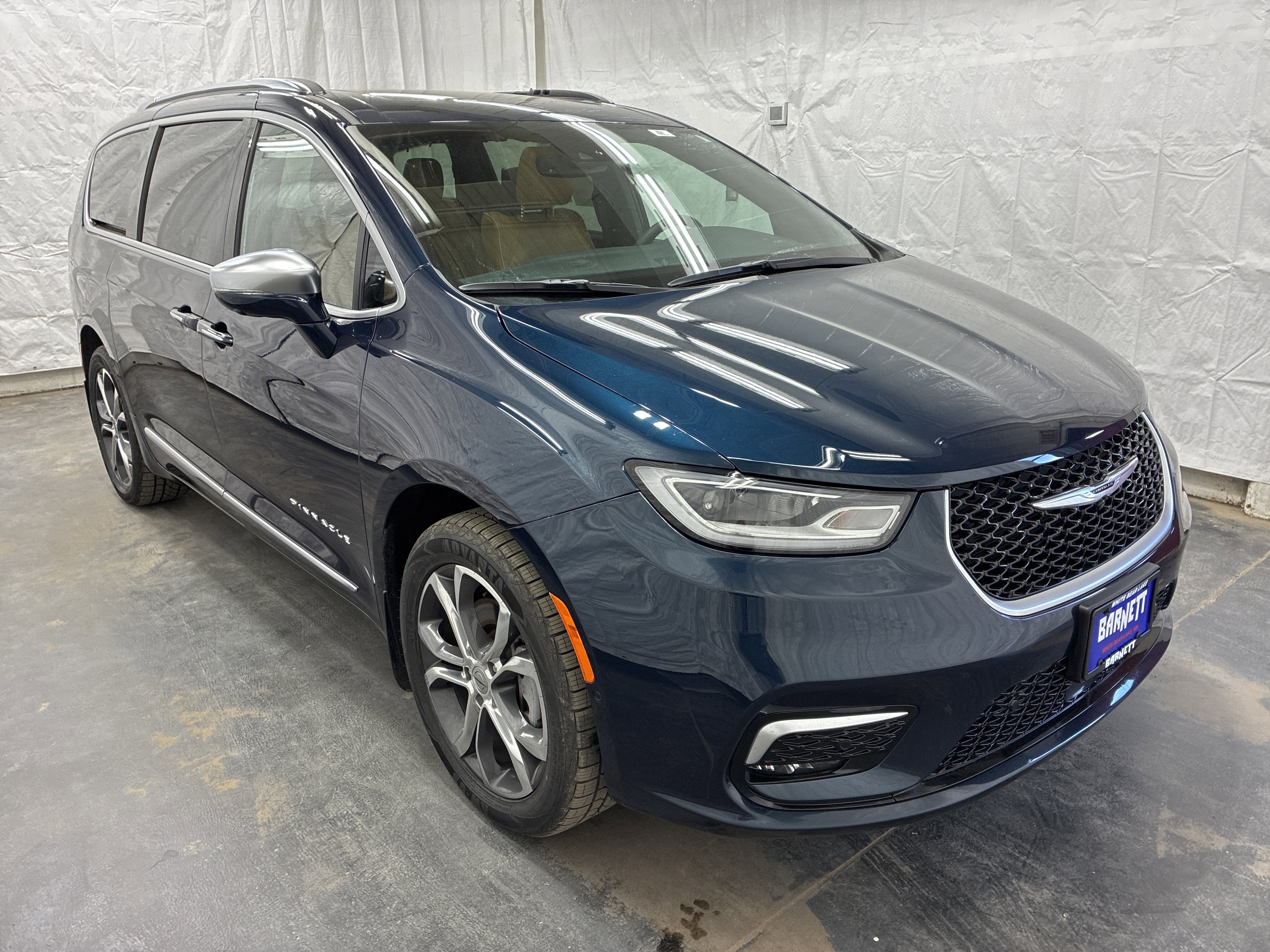 Certified 2022 Chrysler Pacifica Pinnacle AWD/4WD image 4