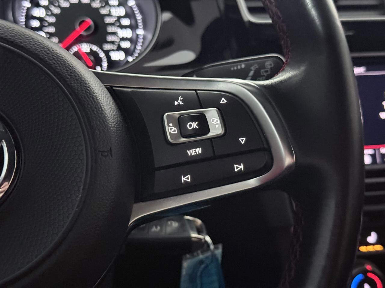 Used 2019 Volkswagen GTI SE FWD image 37