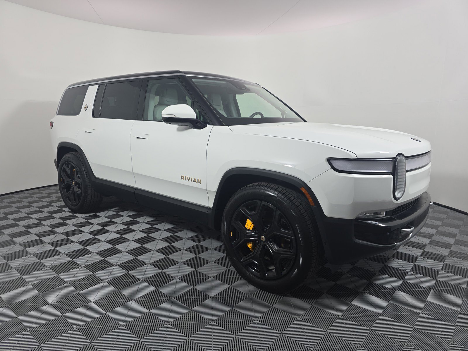 Used 2024 Rivian R1S Adventure AWD/4WD image 7