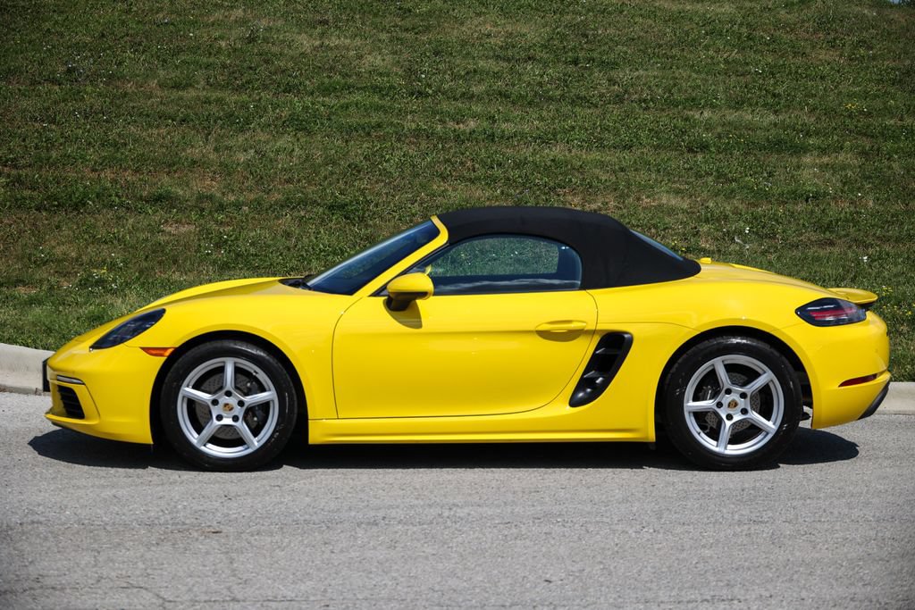 Certified 2024 Porsche 718 Boxster RWD image 2