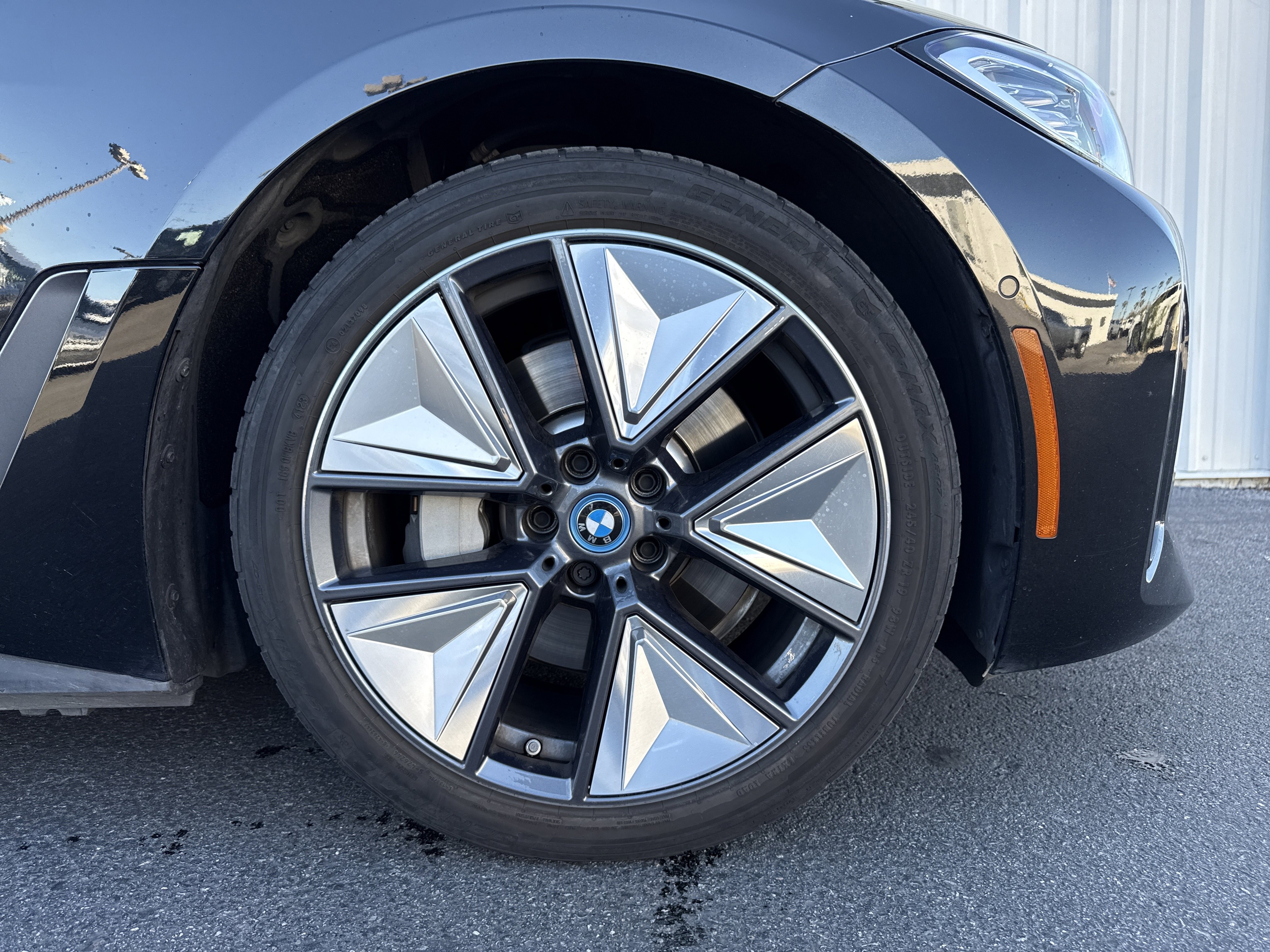 Used 2023 BMW i4 eDrive40 image 28