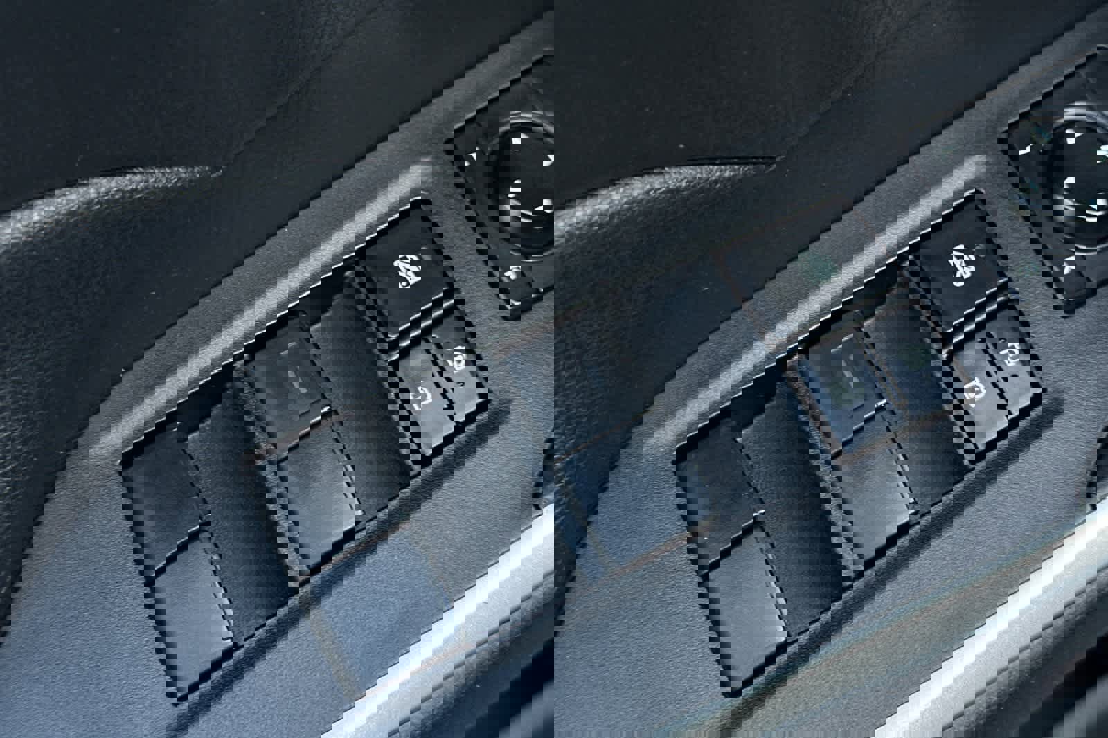 Used 2022 Toyota RAV4 LE image 13