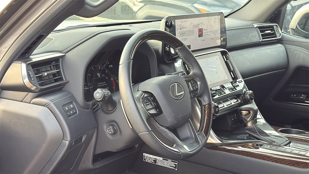 Used 2024 Lexus LX 600 4WD w/ Ultra Luxury Package image 5