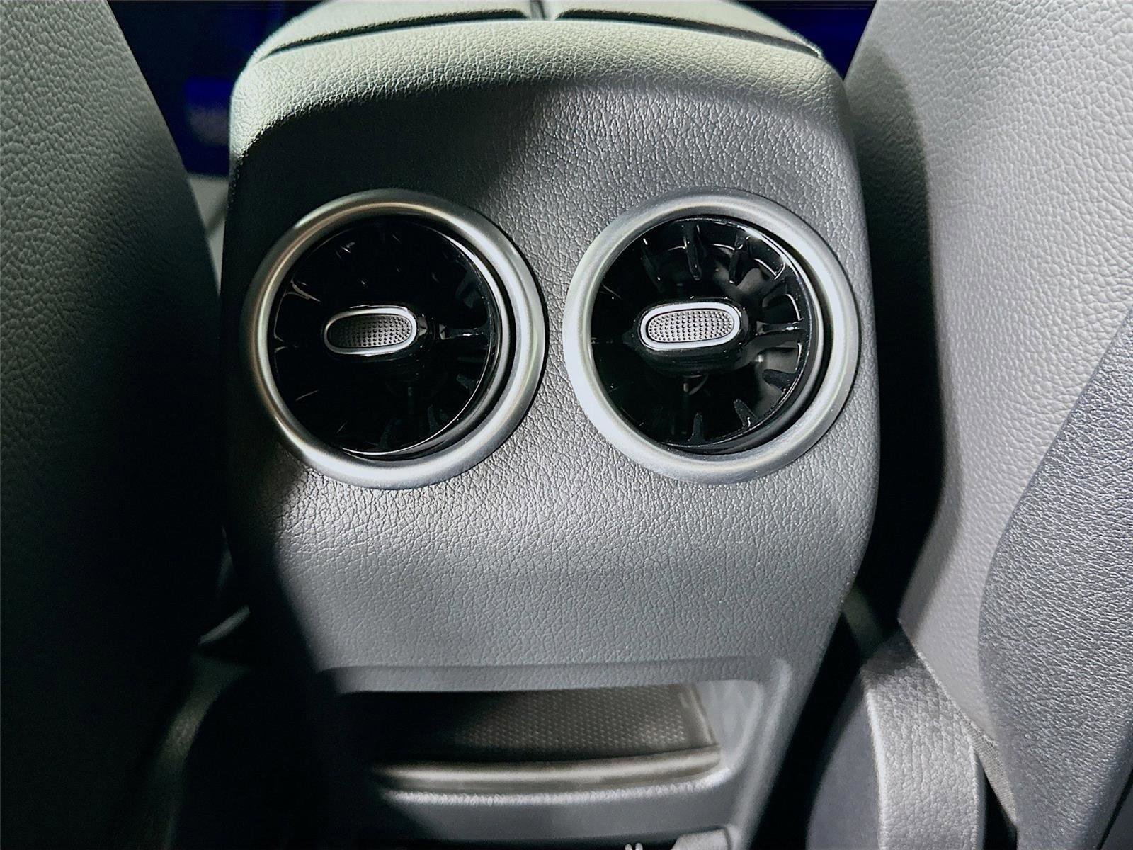 Certified 2025 Mercedes-Benz GLB 250 4MATIC image 32