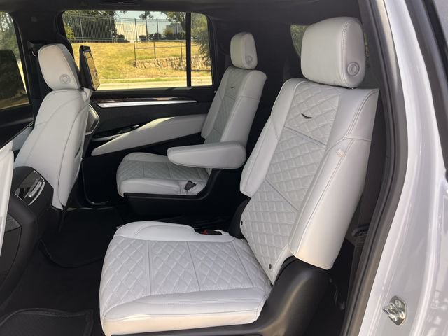 New 2026 Cadillac Escalade ESV Platinum Luxury w/ LPO, Radiant Package AWD/4WD image 27