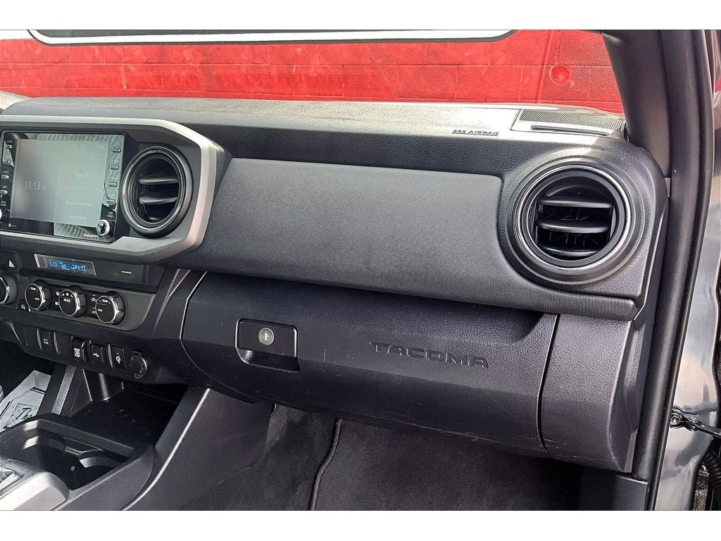 Used 2022 Toyota Tacoma TRD Off-Road AWD/4WD image 17